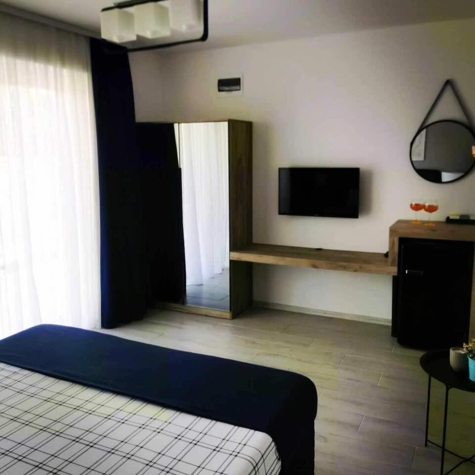Hotel Blue Breeze à Sinemoretz Extérieur photo